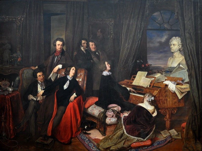 Pianista przy fortepianie w salonie, wokół słuchacze, na fortepianie popiersie Beethovena